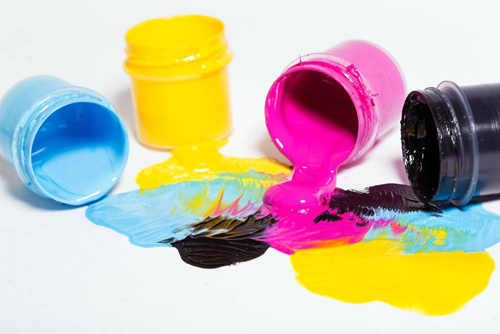 油漆渣、油漆桶属于危险废物吗？